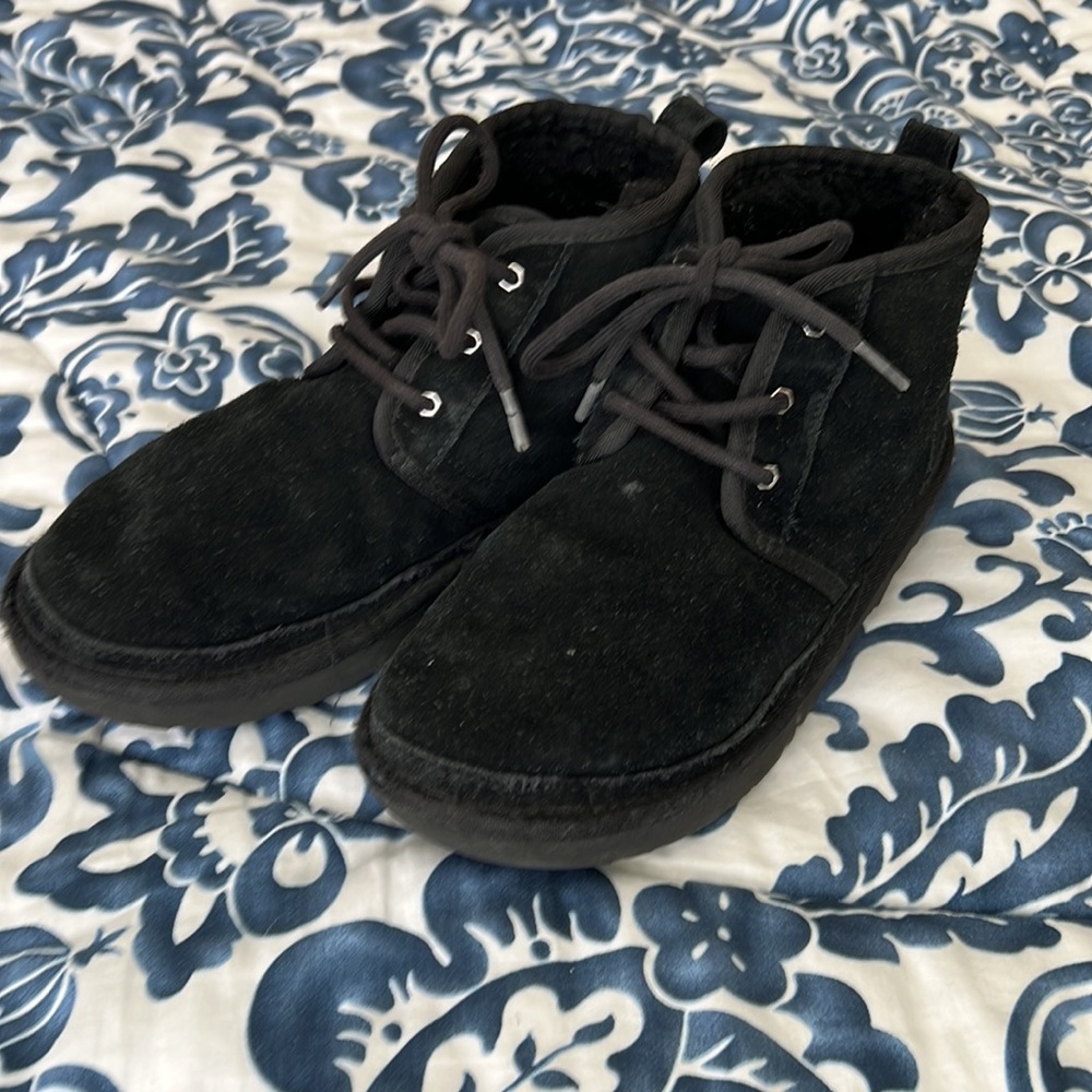 Ugg’s size 5 black low suede booties